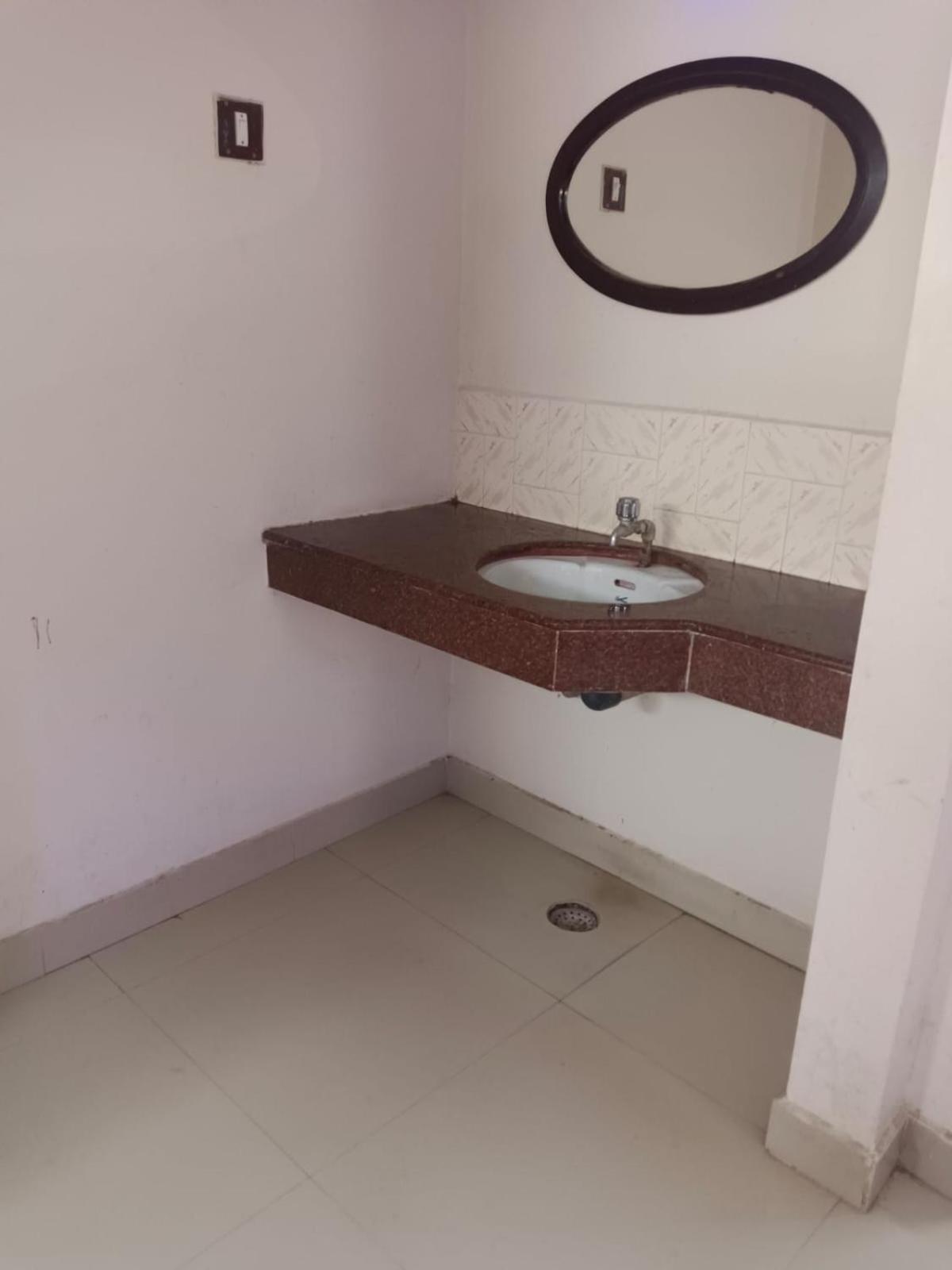 Sree Balaji Hotel - Lodge Канниякумари Экстерьер фото