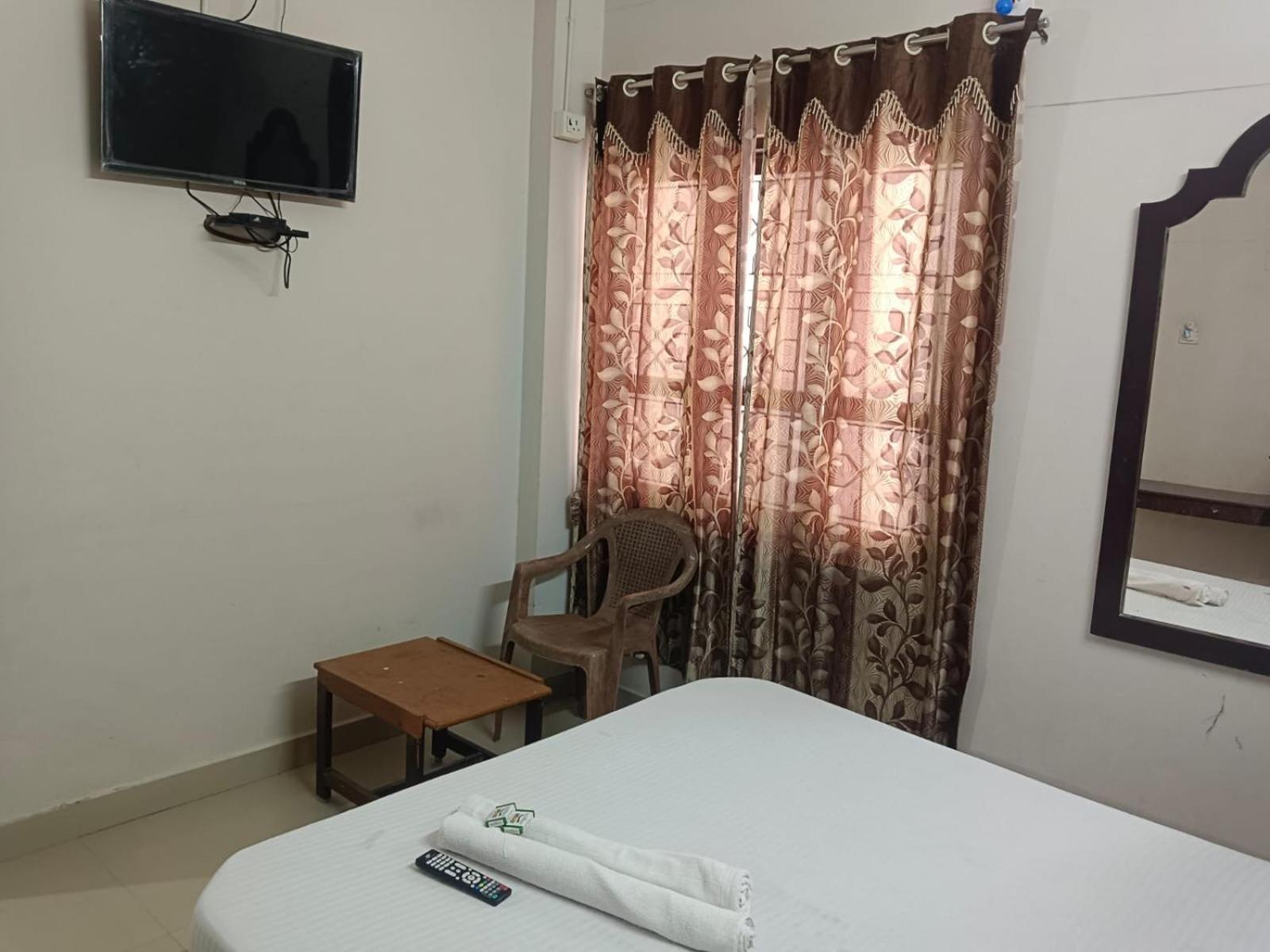 Sree Balaji Hotel - Lodge Канниякумари Экстерьер фото