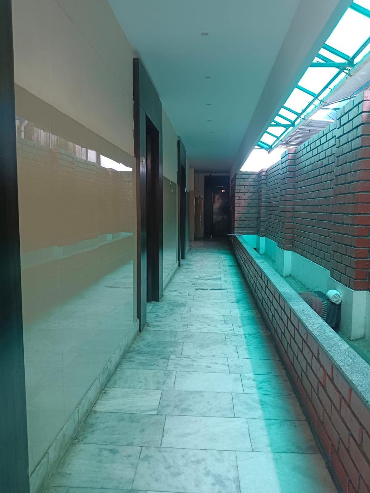 Sree Balaji Hotel - Lodge Канниякумари Экстерьер фото
