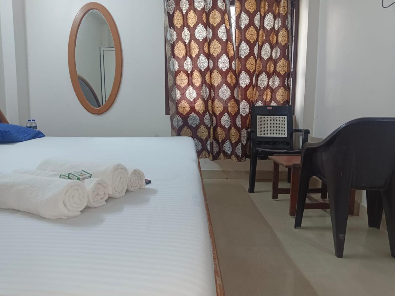 Sree Balaji Hotel - Lodge Канниякумари Экстерьер фото