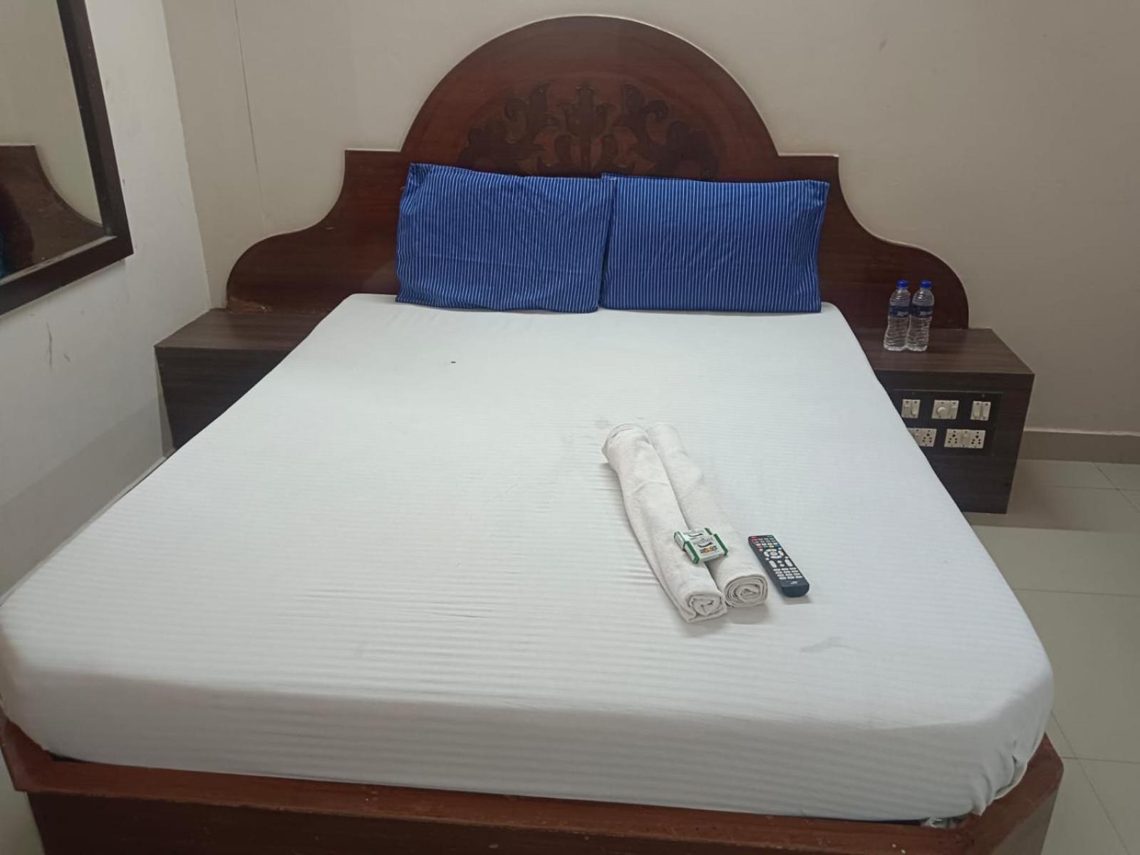 Sree Balaji Hotel - Lodge Канниякумари Экстерьер фото